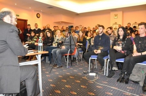conf-fata-nevazuta-a-homosexualitatii-602x400