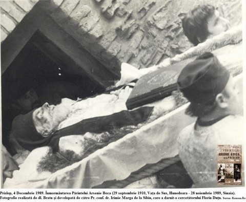 Inmormantarea-Parintelui-Arsenie-Boca-Nov-1989-Florin-Dutu-Prislop-Foto-2-via-Roncea-Ro