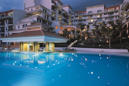 35-Hotel-Madeira-REGENCY-Palace-at-Night