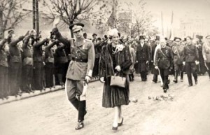 Regele-Mihai-Regina-Antonescu-Sima-si-legionarii-la-Iasi-300x193