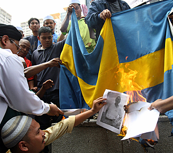 SwedenCollapsing-FlagBurning
