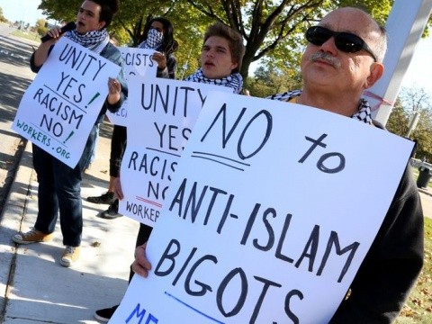 635800938810831650-anti-Islam-gun-protest-03