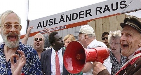 auslaender-raus-schlingensiefs-container