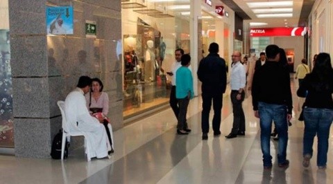 Ofensivă catolică! Spovedanie la… Mall: sute de preoţi, prezenti printre cumpărători