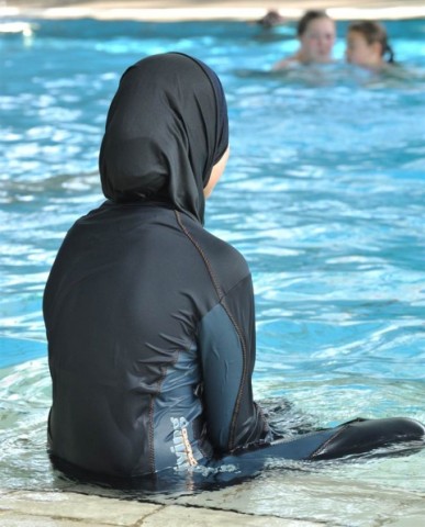 8c8950780-130911-germany-muslims-swim-3p.nbcnews-ux-2880-1000