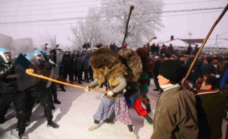 celebra-bataie-cu-bate-de-la-ruginoasa-iasi-impiedicata-de-jandarmi-1854171