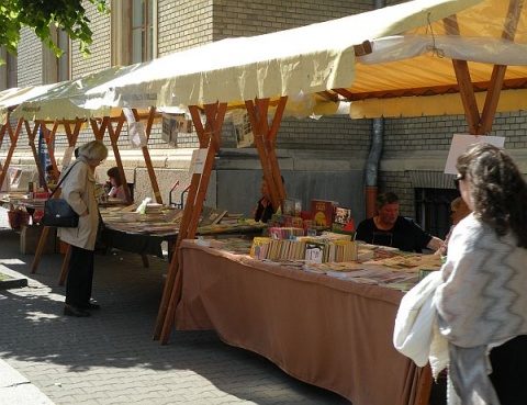 promenada cartilor1