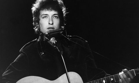bob-dylan-performing-on-t-014