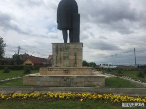 Monumentul lui Lucian Blaga din Lancrăm, vandalizat. Autoritățile locale impasibile