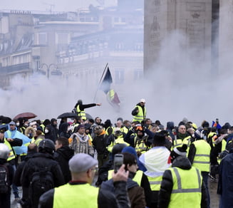 Proteste violente. 129 de persoane arestate la Paris