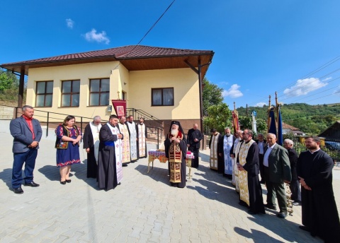 Monumentul Eroilor și casa parohială din Așchileu Mare, binecuvântate de Mitropolitul Clujului