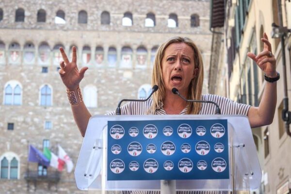 Giorgia Meloni, şefa partidului naţionalist Fraţii Italiei, aclamă victoria: Suntem gata să ridicăm Italia