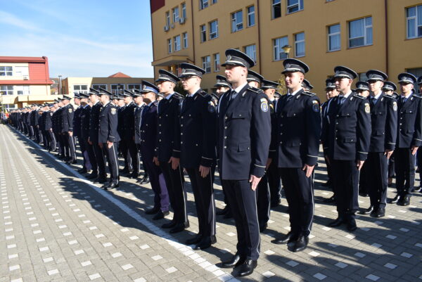 A 20-a promoție a Școlii de Agenți de Poliție Cluj. De luni se prezintă la secții