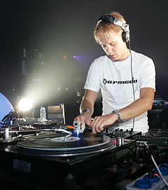 Armin van Buuren se întoarce pe scena principală a festivalului Untold, în 2023