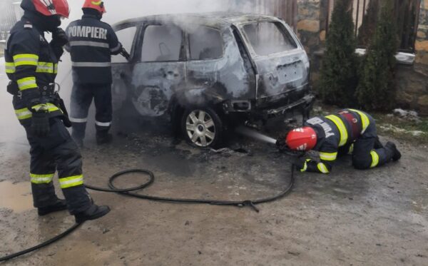 Incendiu de mașină pe str. Veseliei