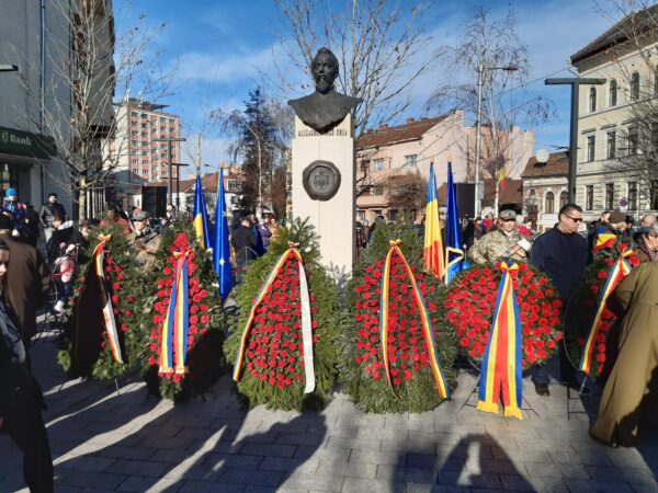 Coroane de flori la bustul lui Cuza și Hora Unirii de Ziua Unirii Principatelor la Cluj-Napoca