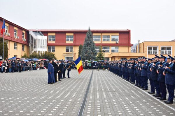 Mitropolitul Andrei i-a binecuvântat pe elevii Școlii de Agenți de Poliție din Cluj-Napoca, seria ianuarie-noiembrie 2023, cu prilejul depunerii jurământului militar