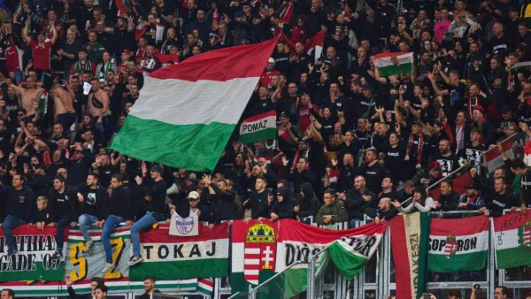Suporterii unguri sfidează UEFA: au adus drapelul Ungariei Mari la meciul cu Estonia să le facă pe plac lui Orban și Putin