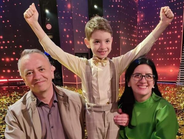 Cine sunt și cu ce se ocupă părinții copilului genial Rareș Prisăcariu, câștigătorul Românii au Talent