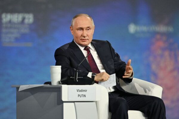 Putin cere ruşilor să aibă mulţi copii: este în joc supravieţuirea etnică dacă familia nu are trei copii