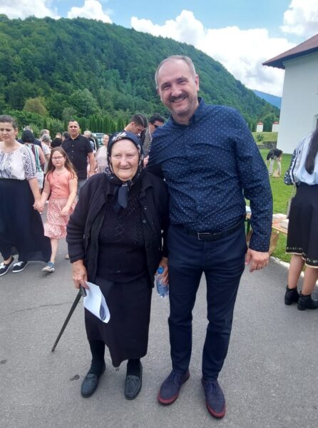 Octav Bjoza și Eugenia Petrișor Gavrilă (85 de ani), sora lui Ion Gavrilă Ogoranu, prezenți la Zilele Rezistenței Anticomuniste