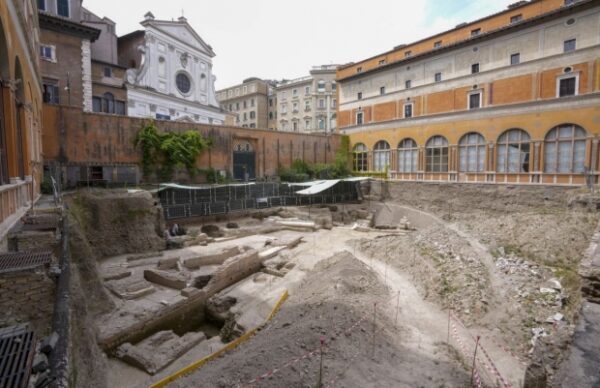 Arheologii au descoperit din întâmplare ruinele Teatrului lui Nero pe malul vestic al râului Tibru, lângă Vatican