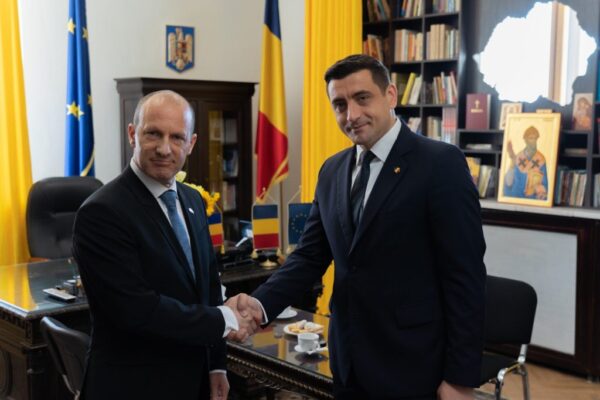 George Simion s-a întâlnit la Parlament cu ambasadorul Israelului, Reuven Azar. „Liderul Partidului AUR a recunoscut responsabilitatea României pentru Holocaustul evreilor români”