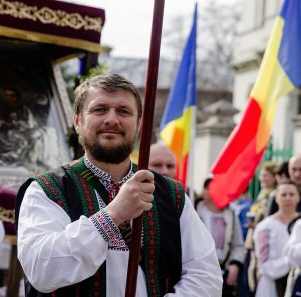 Vezi cuvântul lui Dan Grăjdeanu, liderul Frăției Ortodoxe, la Izvoru Mureșului, unde s-au adunat patrioții români (Video)