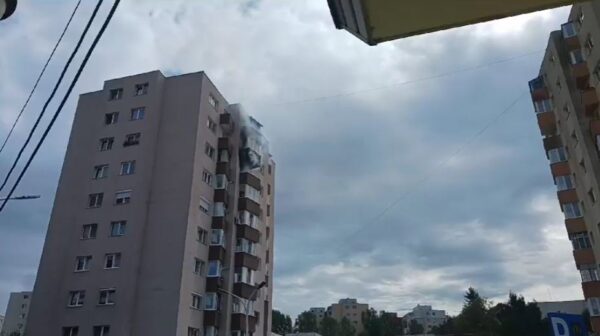 Pompierii din cadrul Detașamentului 2 Cluj-Napoca intervin în aceste momente la un incendiu din Mănăștur