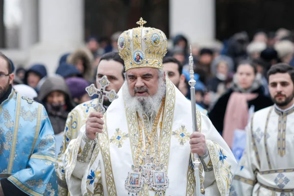 Patriarhul Daniel: „Colindul sfânt și bun” este o manifestare a credinței și a comuniunii creștine între generații. Colindul ortodox