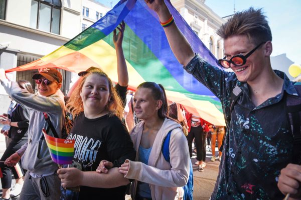 Estonia sfidează Rusia ortodoxă. Căsătoriile între homosexuali sunt legale de azi în fosta republică sovietică