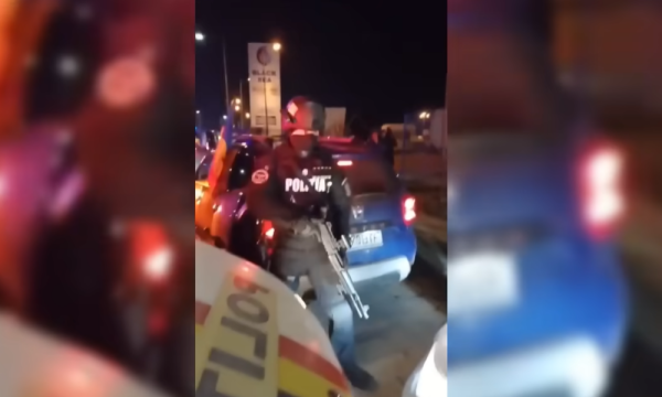 Sindicatul Europol Constanţa consideră regretabil gestul poliţistului care a îndreptat arma către o maşină în timpul protestului