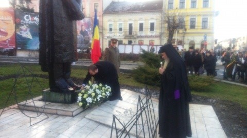 IPS Andrei a depus cel mai frumos buchet de flori la picioarele lui Mihai Eminescu