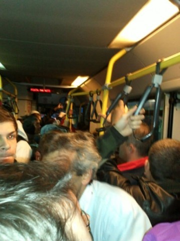 Doi controlori au prins un bărbat fără bilet. Acesta a scos spray-ul paralizant şi aparatul de electroşocuri
