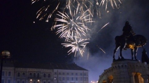 12.000 de clujeni au sărbătorit Revelionul 2015 în Piaţa Unirii. Boc a cântat “Wake me up”. Clujul e Capitală Europeană a Tineretului (Video)