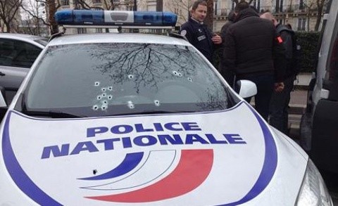 Parisul sub teroarea islamică: Poliţişti francezi atacaţi cu focuri de armă