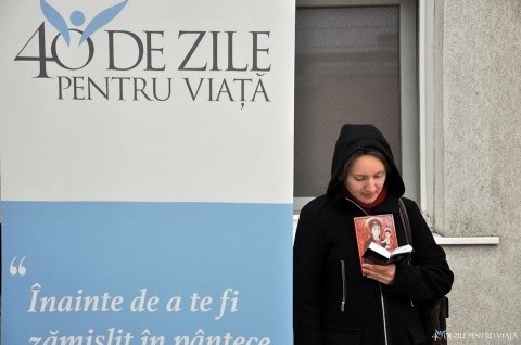 Tinerii din ASCOR Cluj se alătură campaniei „40 de zile pentru viață” la spitalul Dominic Stanca