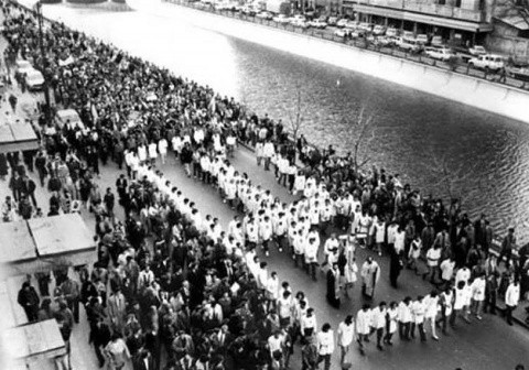 Cruciada Copiilor! 2.123.685 de elevi (90%) şi familiile lor le-au dat cu flit anticreştinilor reţelei Soros, în frunte cu “dreptacea” Monica Macovei şi stângaciul Remusică Cernea (ca să nu mai vorbim de barosana Alina Mungiu Pippidi)