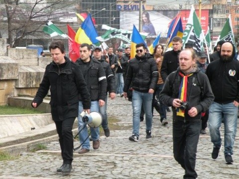 Partidul Noua Dreaptă se opune înfiinţării a trei noi centre pentru refugiaţii musulmani în România, la Câmpulung Muscel, Tăşnad şi Bumbeşti-Jiu