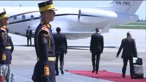 Trai bun pe bani publici! Vezi cu ce avion de lux a plecat Klaus Iohannis la reuniunea de la Bruxelles