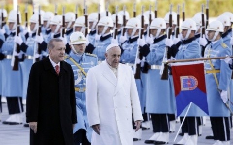 Ei au demnitate! Președintele Turciei, revoltat de remarcile Papei Francisc: Să nu repete greșeala