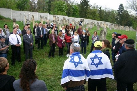 Supravieţuitori şi urmaşii lor au comemorat Holocaustul evreilor din Huedin, comis de trupele horthyste maghiare