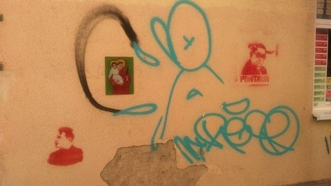 Frăţia Ortodoxă! Naţionaliştii au sfinţit cu icoane şi cruci desenele graffiti ale anarhiştilor clujeni