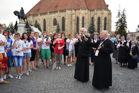 Procesiunea Naţională a Tineretului Catolic i-a emoţionat pe clujeni