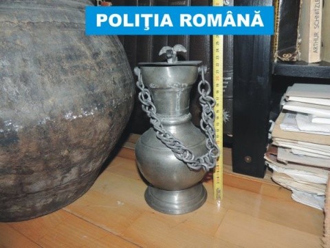 500 de obiecte arheologice confiscate de poliţiştii clujeni şi bistriţeni în urma raziilor de ieri
