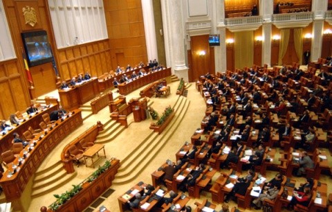 Legea alegerilor parlamentare, promulgată de Klaus Iohannis. Vot pe liste şi parlamentari mai puţini