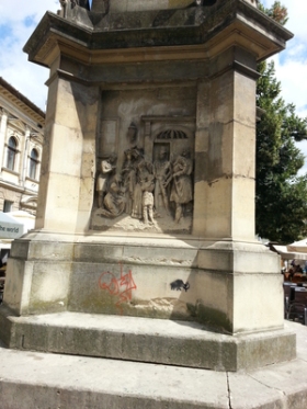 Obeliscul Carolina din Piața Muzeului (Cluj-Napoca) a fost vandalizat de anarhiști