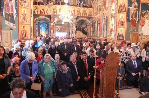 După 15 ani de muncă, biserica din cartierul clujean Grigorescu, sfințită de IPS Andrei