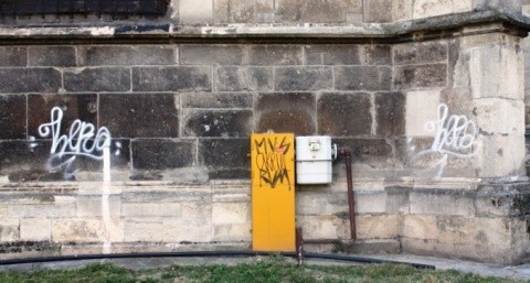 Biserica catolică „Sf Mihail” mâzgălită cu grafitti de anarhiștii clujeni
