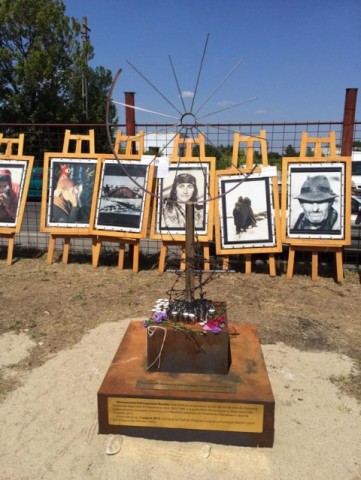 Primul monument al Holocaustului țiganilor din vremea Mareșalului Ion Antonescu, inaugurat la București: ”The sun will rise and so will we”
